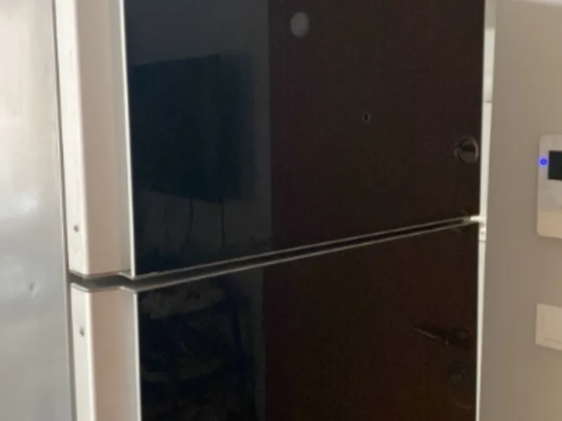 Buzdolabı, beyin değişimi ve pervane değişimi sonrası tezgâhta
